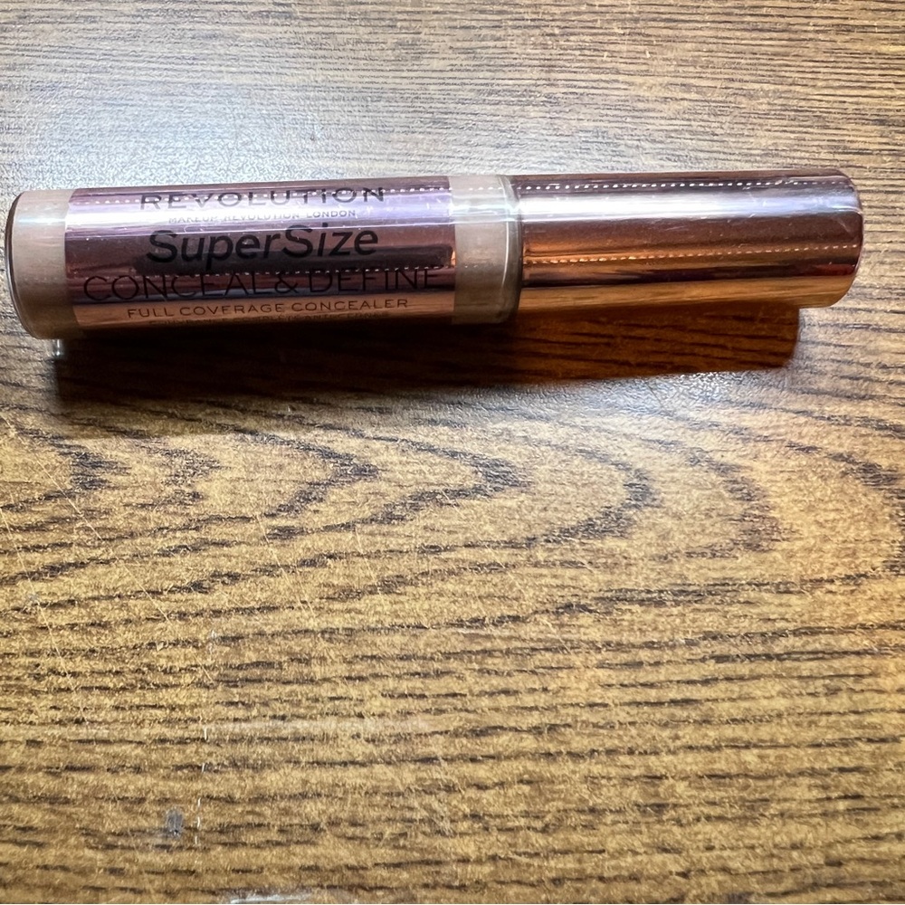 Revolution Super Size Conceal & Define Full Coverage Concealer “C9”